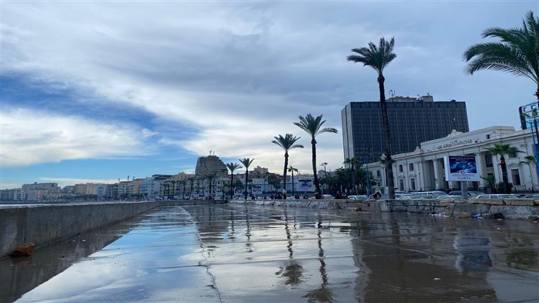 نوة قاسم تضرب الإسكندرية بأمطار غزيرة وجهود مكثفة لتصريف المياه (صور) |عاجل