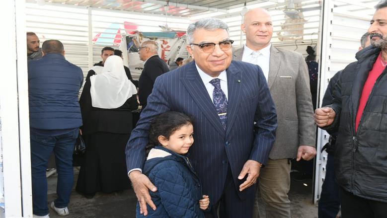 محافظ الدقهلية يتفقد معرض السلع الغذائية الدائم في المنصورة