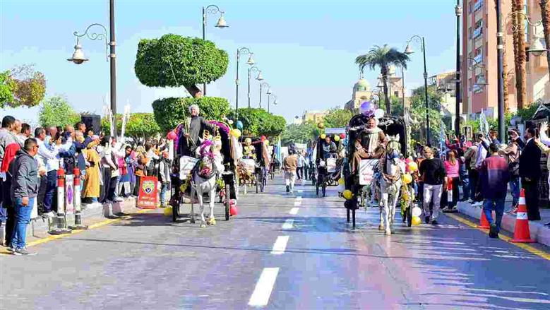 محافظ الأقصر يفتتح معرض منصة «أيادي مصر» بمكتبة مصر العامة على هامش الاحتفالات بعيد الأقصر القومي