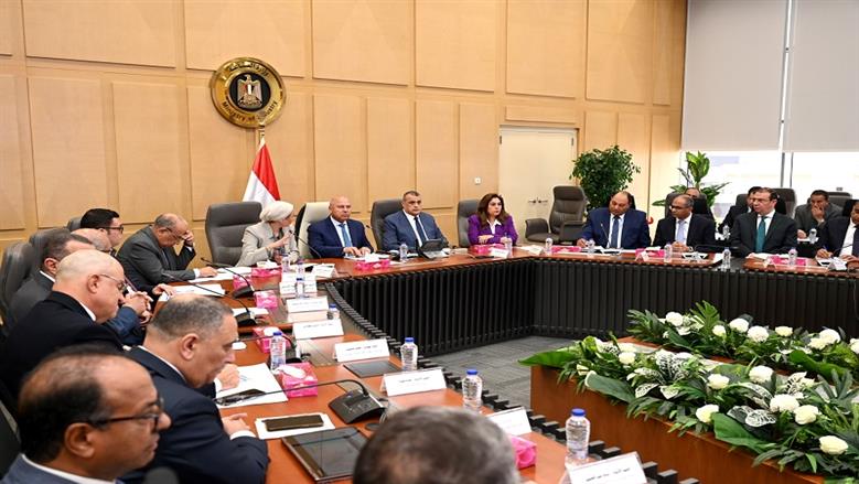 وزير الصناعة يترأس الاجتماع