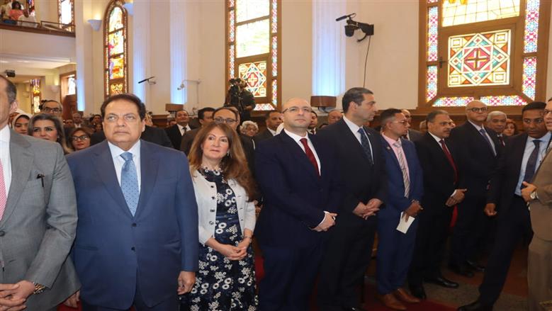 محافظ القليوبية في قداس عيد القيامة بالكنيسة الإنجيلية