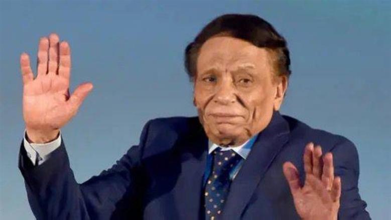 شقيق عادل إمام ينفي نقله للعناية المركزة: هتستفيدوا إيه لما تقلقوا الناس عليه؟
