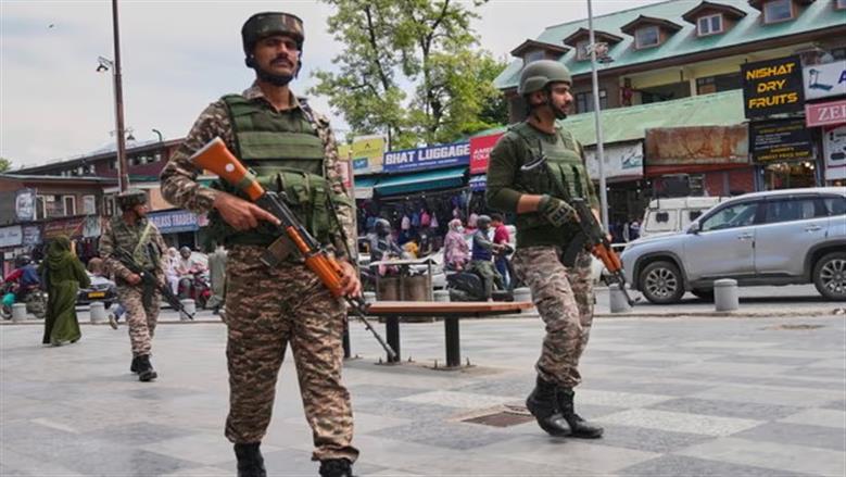 تدريبات عسكرية ومناورات لاستعراض القوة بين الهند وباكستان