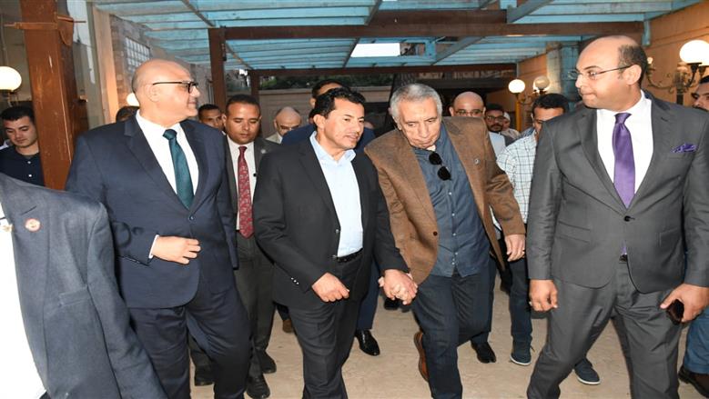 وزير الشباب خلال جولته بمركز التنمية بشبرا