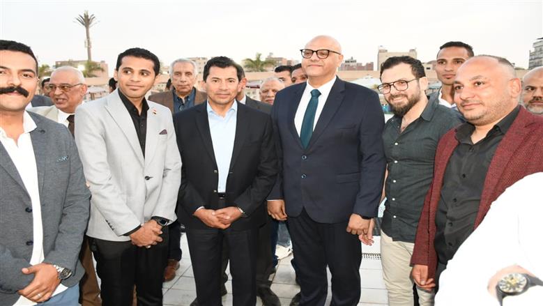 وزير الشباب خلال جولته بمركز التنمية بشبرا