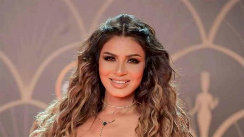 نجلاء بدر تكشف سر استخدام الـTaping لإخفاء تجاعيد وجهها أثناء التمثيل