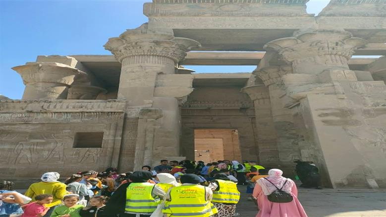 الاحتفال بيوم اليتيم في أسوان 