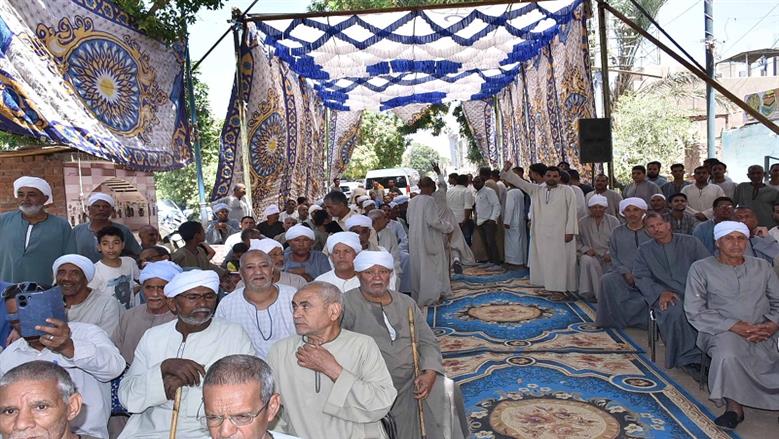 محافظ أسوان في مؤتمر قرية أصفون المطاعنه 