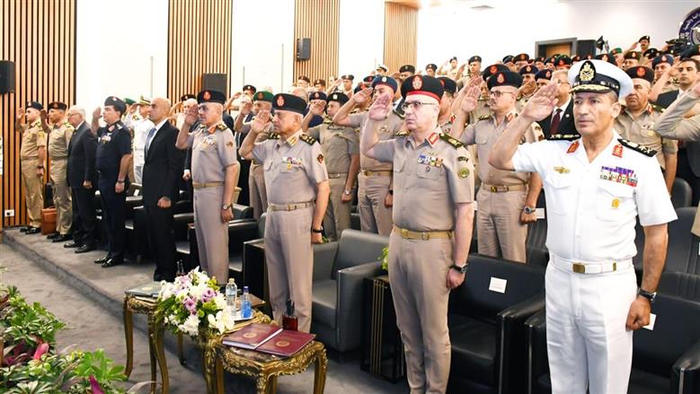 وزير الدفاع يشهد مناقشة البحث الرئيسي لمركز الدراسات الإستراتيجية للقوات المسلحة