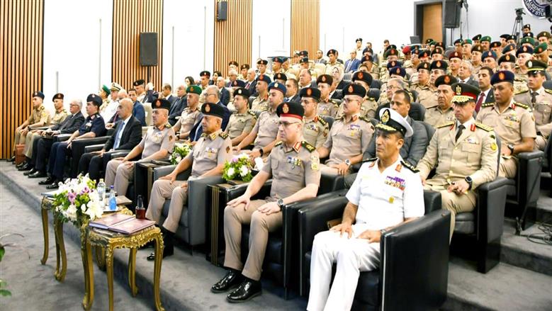 وزير الدفاع يشهد مناقشة البحث الرئيسي لمركز الدراسات الاستراتيجية للقوات المسلحة