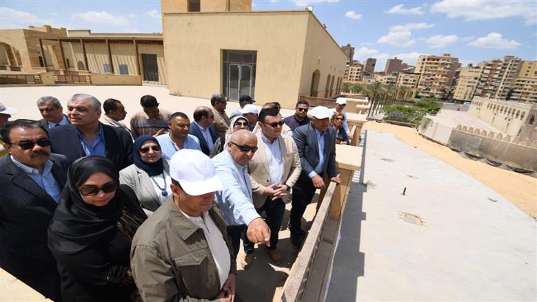 وزير الإسكان يقوم بجولة موسعة لمتابعة سير العمل بكافة مكونات مشروع «حدائق تلال الفسطاط»
