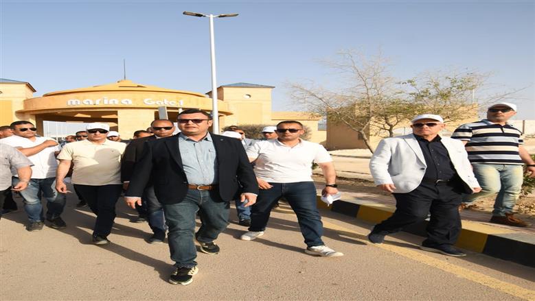 وزير الإسكان يتفقد مشروعات تطوير مارينا والمدينة التراثية بالعلمين الجديدة