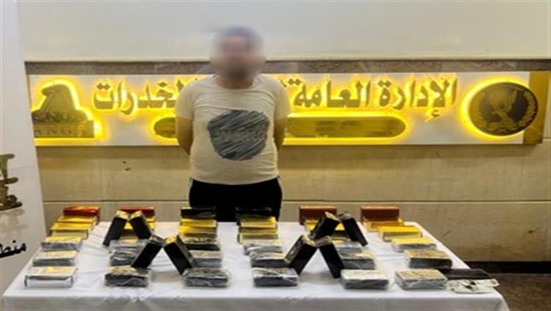 ضبط عناصر إجرامية شديدة الخطورة من تجار المخدرات بالسويس ودمياط ومصرع متهم خلال مواجهة مع الشرطة