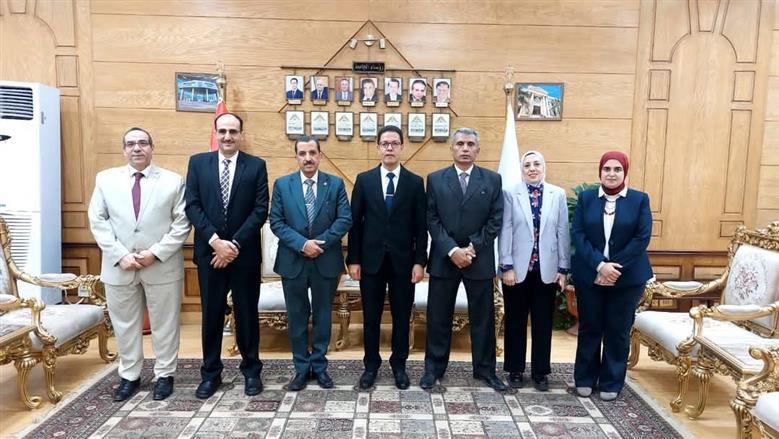 رئيس جامعة بنها يستقبل فريقا من «جودة التعليم» لاعتماد برامج بكليتي الزراعة والهندسة