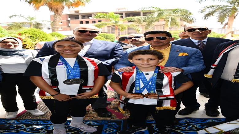جولة وزير الشباب في بنها 