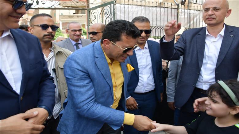 جولة وزير الشباب في بنها 