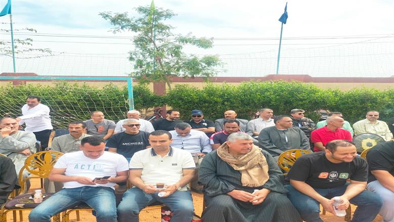 ممر شرفي لتكريم مدير مدرسة بمنيا القمح