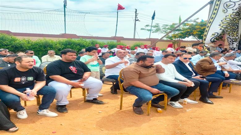 ممر شرفي لتكريم مدير مدرسة بمنيا القمح