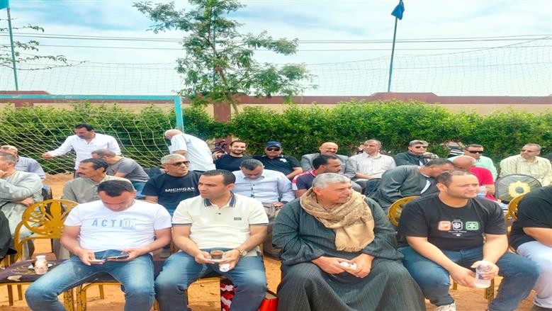 ممر شرفي لتكريم مدير مدرسة بمنيا القمح