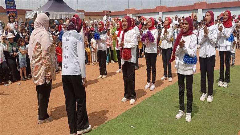 ممر شرفي لتكريم مدير مدرسة بمنيا القمح