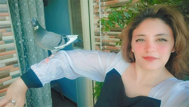 «هبة» بدأت تربية الحمام الزاجل بـ6 أزواج وتدعم صغار الهواة.. حب من الطفولة