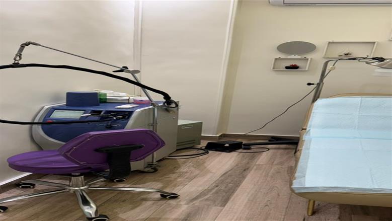«الصحة» تغلق عيادة للتجميل يديرها منتحل صفة طبيب في العجوة