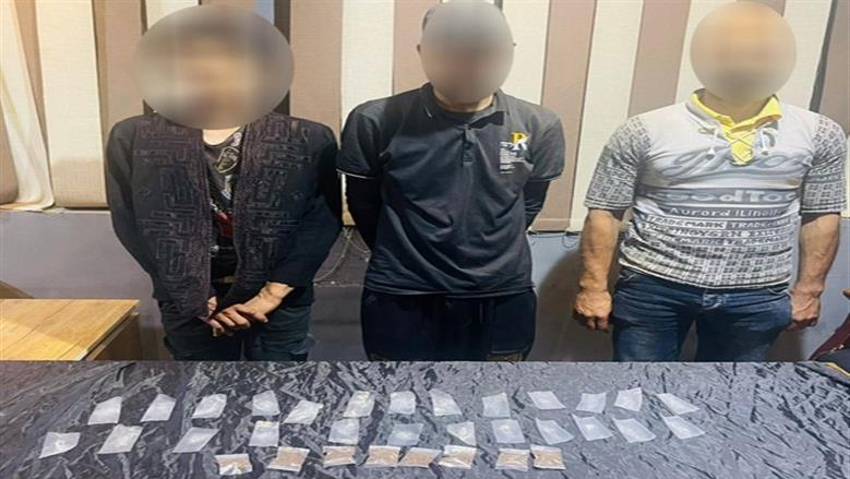 كشف ملابسات فيديو متداول حول تعاطي شخصين للمخدرات داخل أتوبيس نقل جماعي
