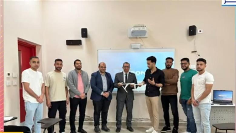 عن نجاح طلاب قسم هندسة الطيران والفضاء في الجامعة في تصنيع أول طائرة بدون طيار «درون» مصرية 100%