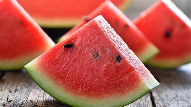 لمرضى السكر والقلب والكلى.. لماذا يجب الحذر عند تناول البطيخ؟