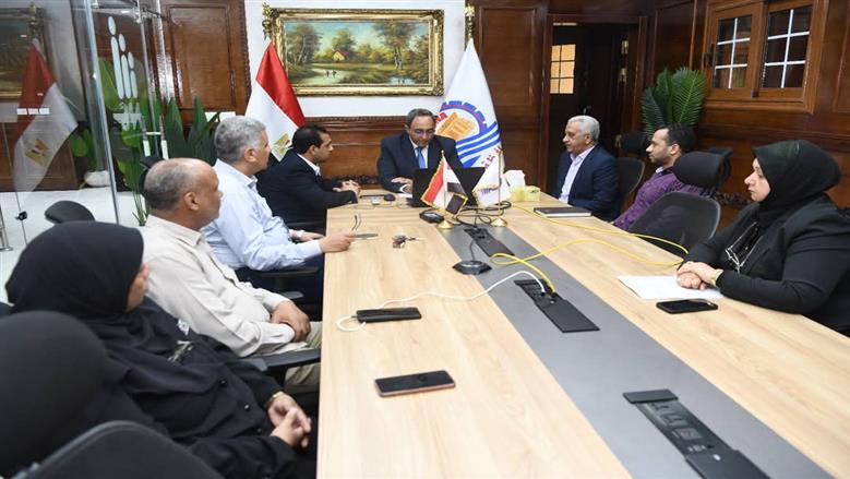 محافظ قنا 