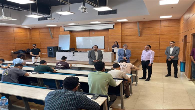 جولة رئيس جامعة بنها الأهلية 