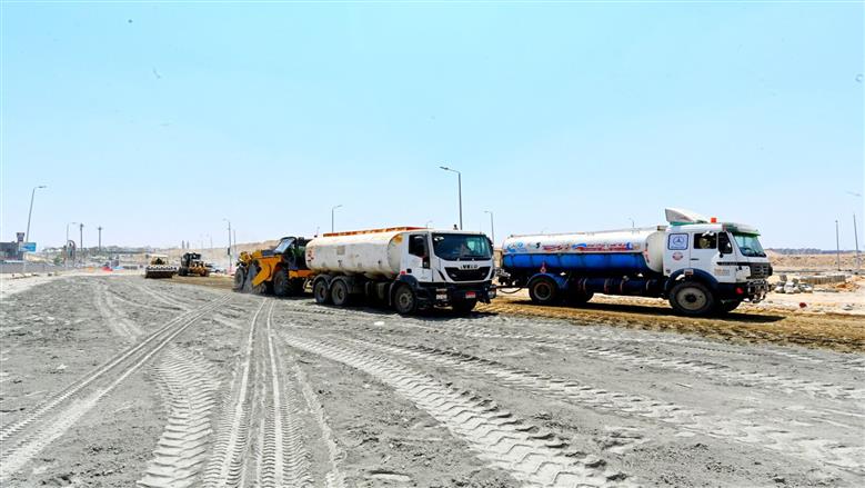 وزير الإسكان يتفقد المحاور والطرق الرئيسية بالعاصمة الإدارية والقاهرة الجديدة