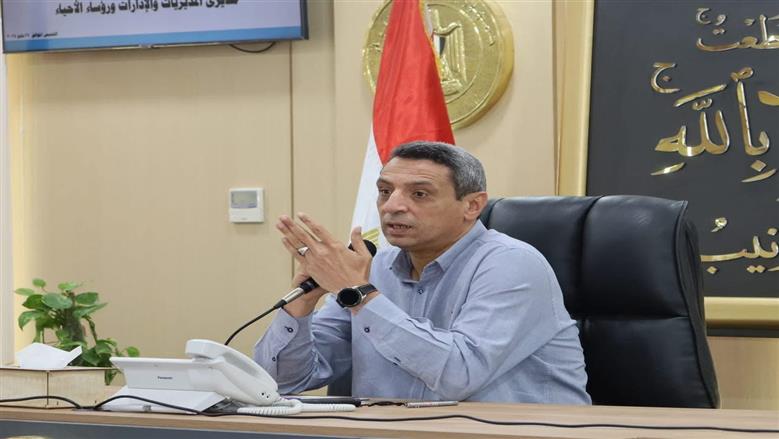 اجتماع محافظ السويس استعدادا لعيد الأضحى