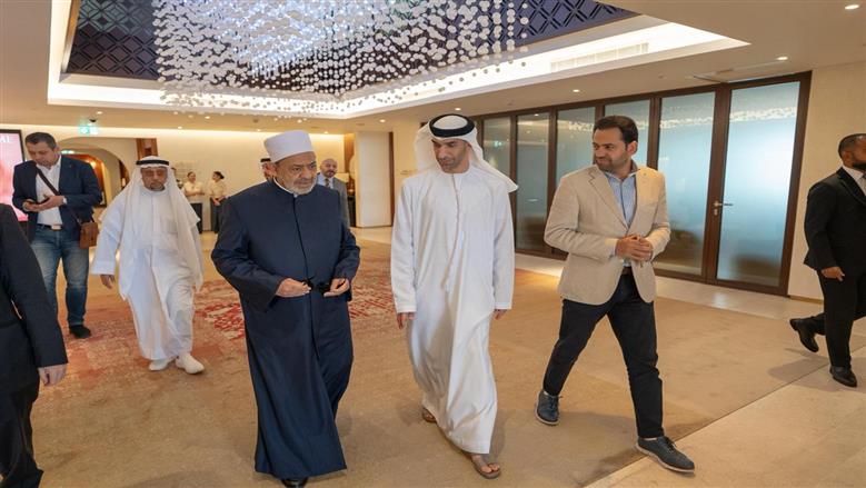 شيخ الأزهر يغادر مطار دبي متجهًا إلى القاهرة عقب مشاركته في قمة الإعلام العربي 