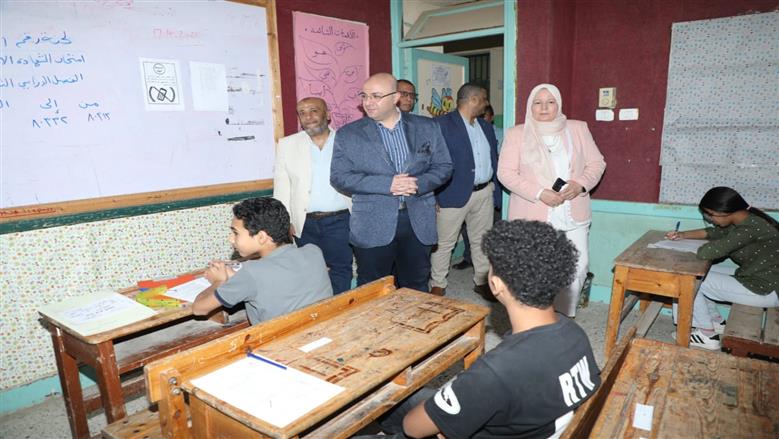 طلاب الشهادة الإعدادية بالدقهلية يؤدون امتحان مادة اللغة الأجنبية اليوم 