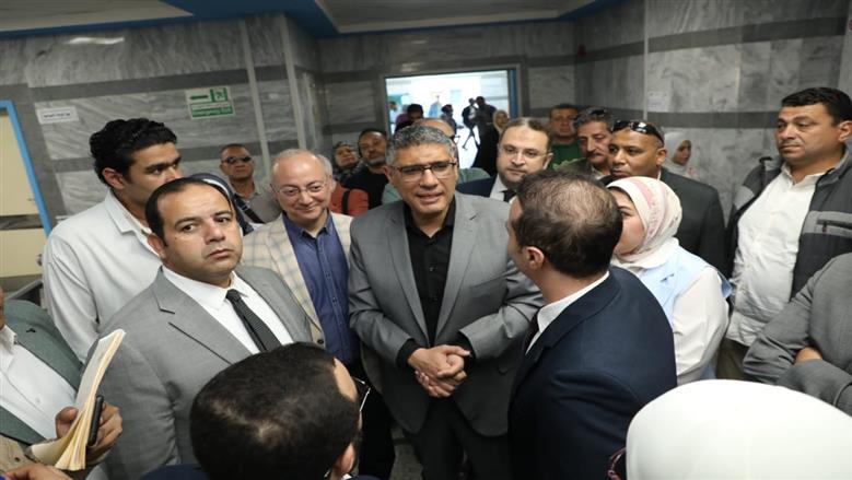 محافظ الجيزة يبحث استكمال عدد من المنشآت في فرع التأمين الصحي بـ6 أكتوبر