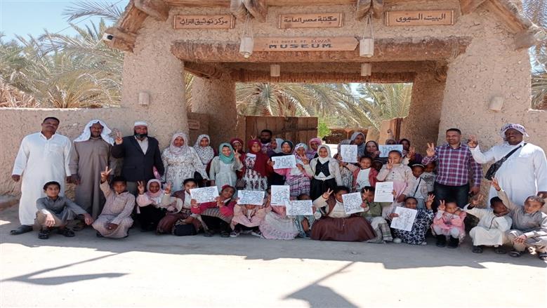 حكاية مكتبة مُقامة على الطراز البيئ السيوي القديم ومبنية بالكرشيف.. تفاصيل