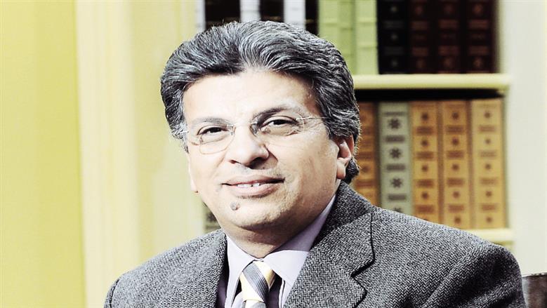 خالد منتصر يكتب: العالم يحتفل.. سنتان بدون طوارئ «كورونا»