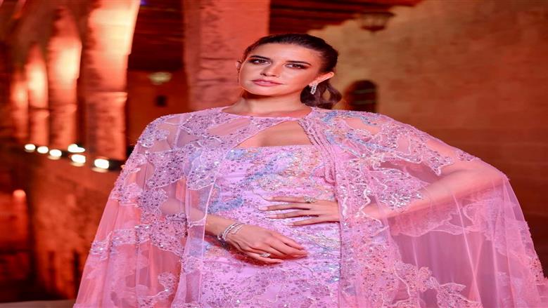 7 معلومات عن الميزو سوبرانو فرح الديباني.. تألقت في افتتاح بطولة العالم للفروسية