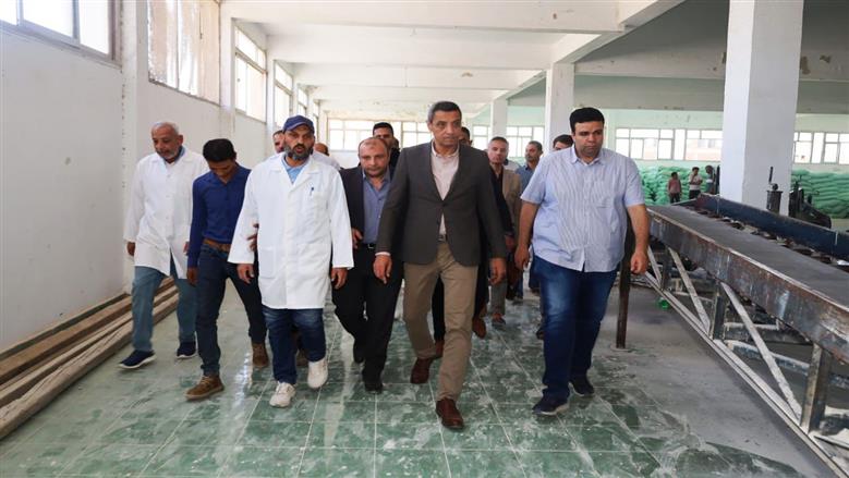 محافظ السويس يتفقد مطاحن وصوامع عتاقة