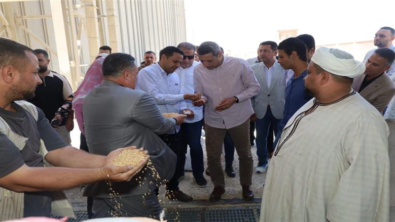 محافظ السويس يتفقد مطاحن وصوامع عتاقة