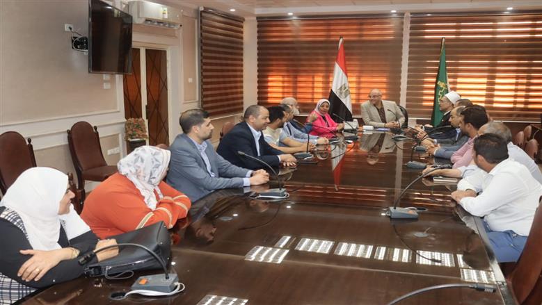 لقاء محافظ القليوبية وبعثة للحج 
