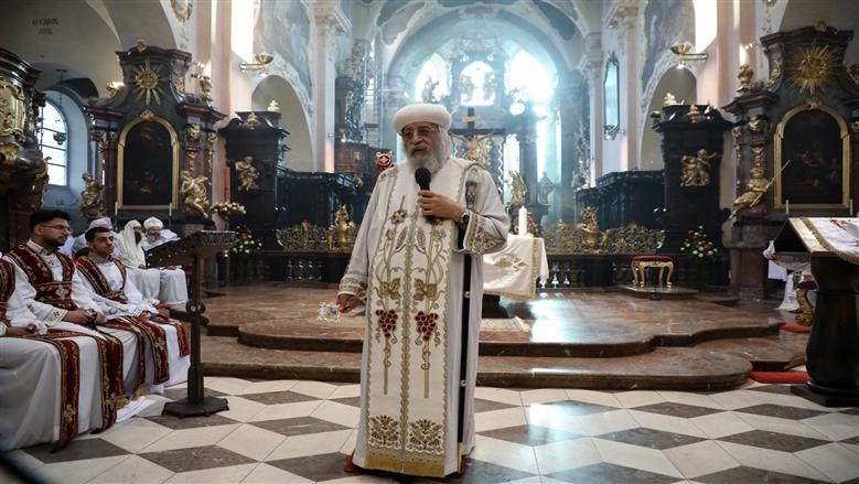 البابا تواضروس يصلي قداس عيد «مارمرقس» في التشيك ويدعو لزرع بذور المحبة والإيمان