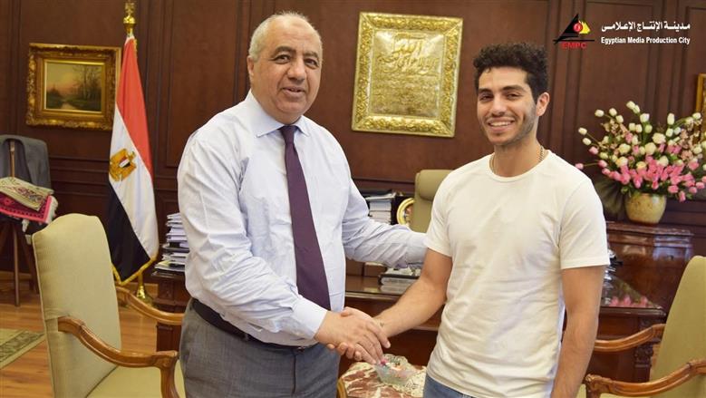 استقبل الأستاذ عبد الفتاح الجبالي، رئيس مجلس إدارة مدينة الإنتاج الإعلامي، النجم العالمي مينا مسعود، وذلك خلال زيارة خاصة قام بها إلى المدينة، بحضور الأستاذ أحمد سامي، رئيس لجنة مصر للأفلام التابعة للمدينة.