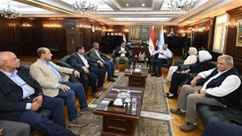 وزير الإسكان ومحافظ الإسكندرية يعقدان اجتماعا لمتابعة ملفات العمل والمشروعات المشتركة