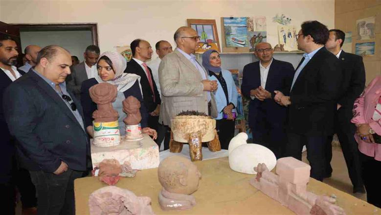 جولة وزير الثقافة ببنها 