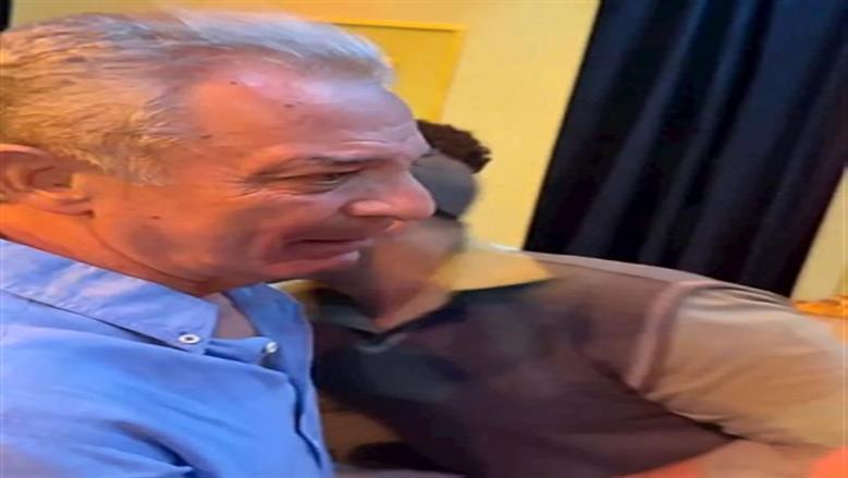 محمود حميدة يكشف سبب بكاءه خلال مسرحية الأرتيست: لا يجب أن يتوقف عرضها أبدا