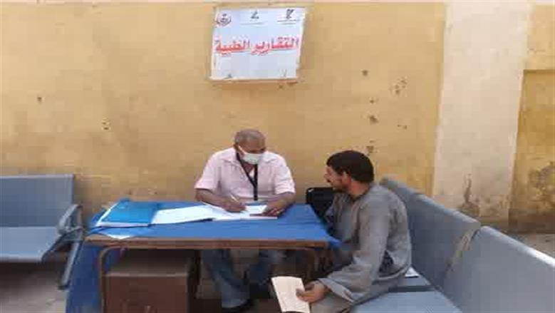 الكشف على 896 مواطن في قافلة مجانية بقرية الروضة بمركز ملوي بالمنيا