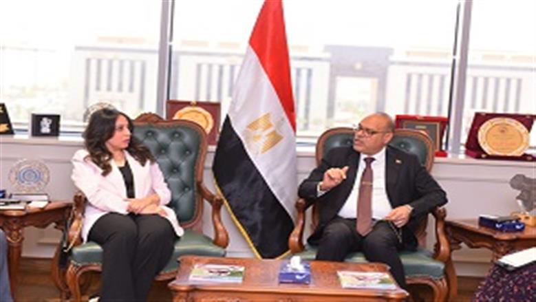 «العمل» تبحث تدريب العمالة الفنية لغويا لتأهيلها للأسواق الإقليمية والدولية
