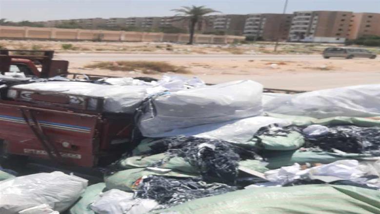 التحفظ على سيارة نقل بالإسماعيلية.. ألقت المخلفات في أماكن غير مخصصة